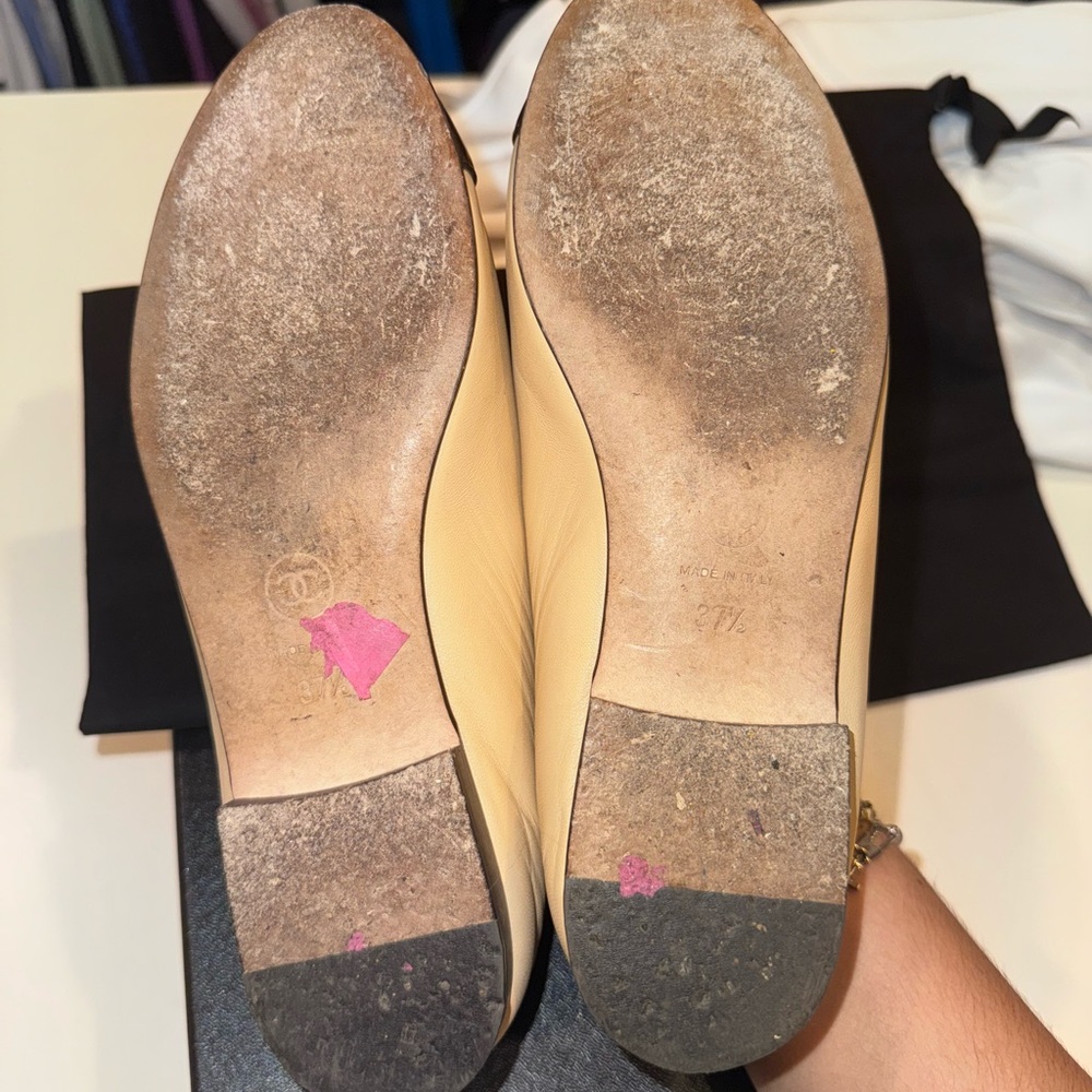 CHANEL Two-Tone Beige and Black Flats - Picture 6 of 6